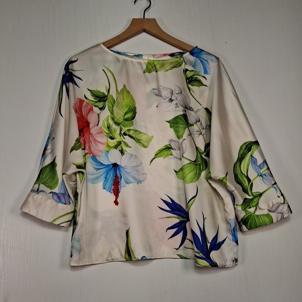 Zara Women Tropical Floral Satin Blouse Cream Hibiscus Pearl Button Back Size S